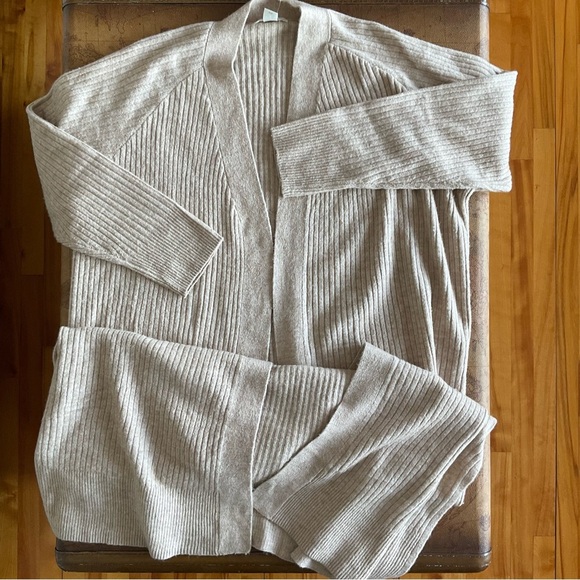Cozy Ribbed Knit Cardigan H&M - Picture 2 of 6